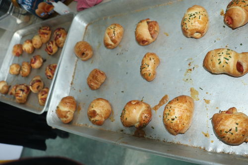 小記者探訪食品廠 體驗(yàn)采訪有收獲